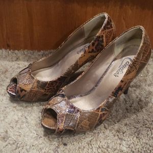 Ladies Candies ladies 6.5 Snake print heel NWOT